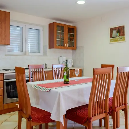 Seaside Eli Apartman